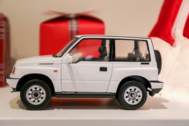 白色高档车模玩具