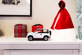 白色高档车模玩具