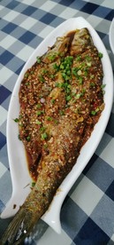 麻辣风味的红烧鱼