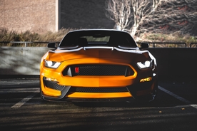 赛车跑车轿车停车场建筑背景素材