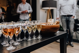 香槟酒水高脚杯图片