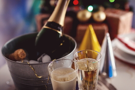 香槟酒水高脚杯图片