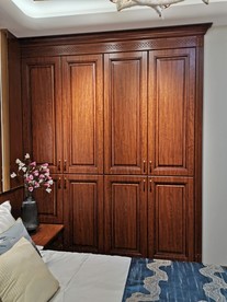 主卧中式实木衣柜