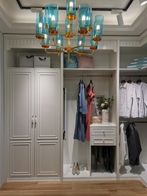 简欧衣帽间 欧式衣柜蓝色吊灯