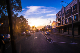 清晨的城市街道