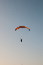 滑翔伞跳伞飞行图片