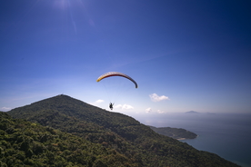 滑翔伞跳伞飞行图片