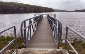 海边栈桥码头栈桥