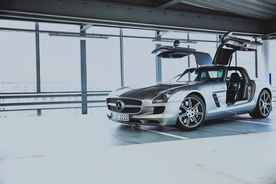 跑车豪车轿车街道城市建筑