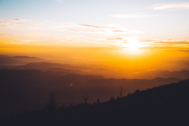 山川剪影风景图片