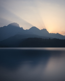 山川剪影风景图片