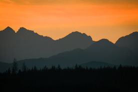 山川剪影风景图片