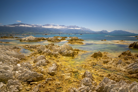 地质岩石的海滩