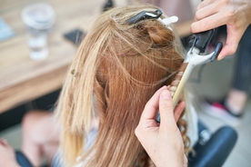 发辫扎头发美发图片