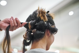 发辫扎头发美发图片