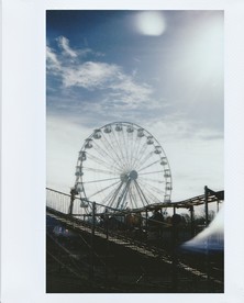 阳光下的摩天轮