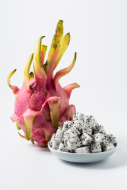 火龙果摆盘水果新鲜背景素材