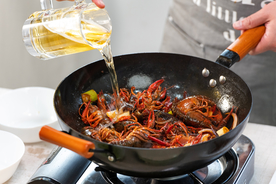 啤酒小龙虾烹饪过程