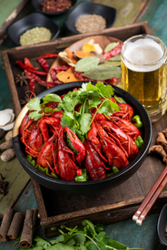 十三香小龙虾和啤酒