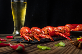 夏天小龙虾啤酒夜宵特写