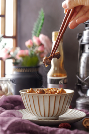 菌汤美食食材筷子背景素材