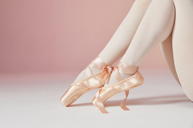 芭蕾脚尖女性人物舞蹈背景素材