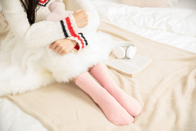 袜子加厚冬季保暖人物背景素材