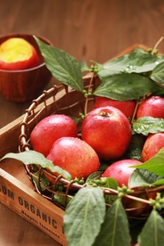 油桃水果新鲜竹筐背景素材