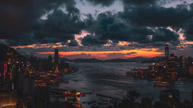 傍晚城市河道晚霞摄影图片