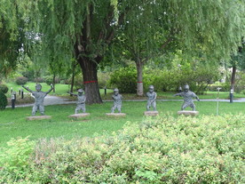 公园里的几个雕塑