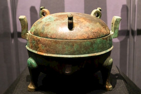 秦代青铜三足鼎