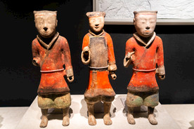 汉代彩绘步兵俑