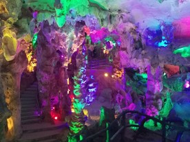 胡志明洞内美景图