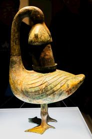 西汉彩绘雁鱼铜灯