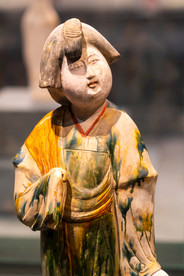 唐三彩女立俑一