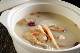 天麻乳鸽煲