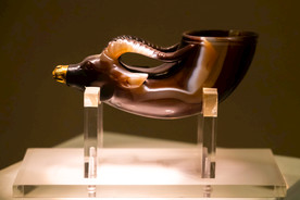 镶金兽首玛瑙杯