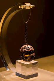 葡萄花鸟纹银香囊