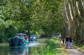 中世纪田园风景摄影图
