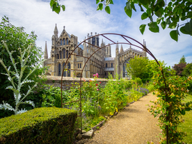 中世纪田园风景图