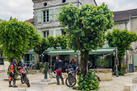 中世纪田园风景图