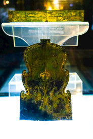 秦兵马俑大型彩绘铜车马铜盾