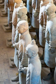 秦兵马俑一号坑遗址前排先锋特写