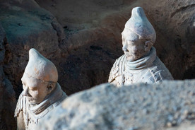 秦兵马俑一号坑遗址士兵俑