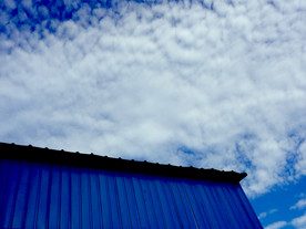 蓝天白云彩钢板