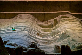 秦兵马俑二号坑遗址战车阵