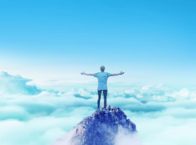 大气云海高山拥抱天空人背影