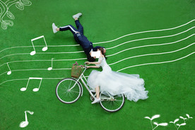 婚纱照 写真 草地 绘画 粉笔