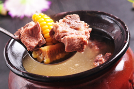 瓦罐玉米排骨汤