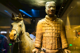 秦兵马俑二号坑遗址鞍马骑兵俑